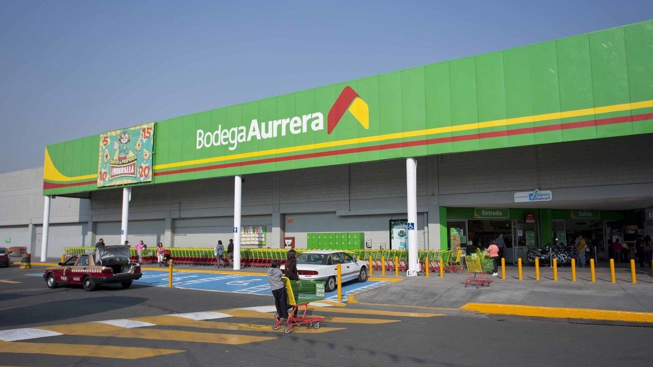 The system allows for customized screening plans to precisely target potential users by age, gender, online time, and interaction frequency, optimizing social media marketing strategies.